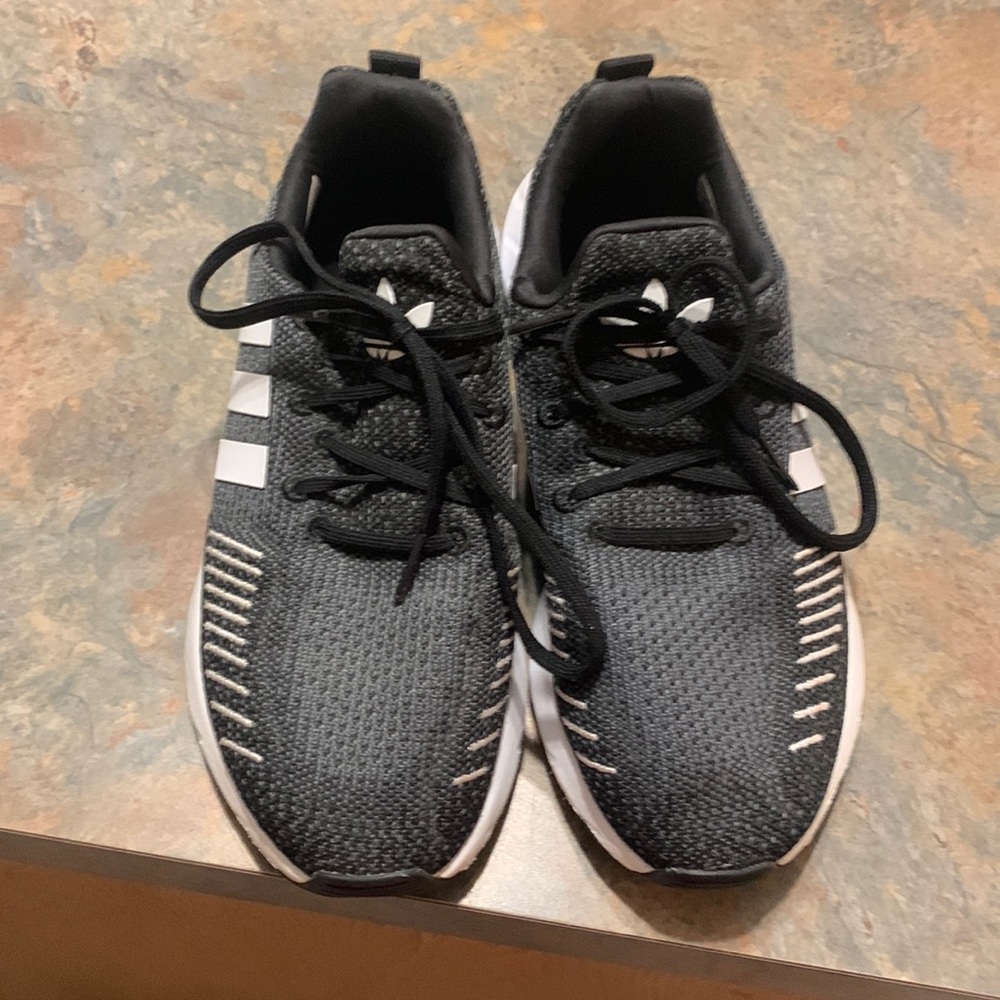 NWOT Adidas Tennis shoes.